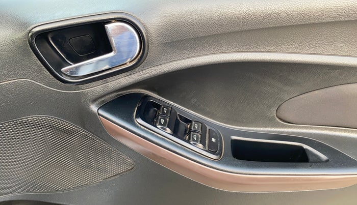 2019 Ford FREESTYLE TITANIUM PLUS 1.2 PETROL, Petrol, Manual, 27,488 km, Driver Side Door Panels Control