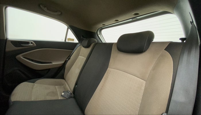 2016 Hyundai Elite i20 ASTA 1.2 (O), Petrol, Manual, 72,641 km, Right Side Rear Door Cabin
