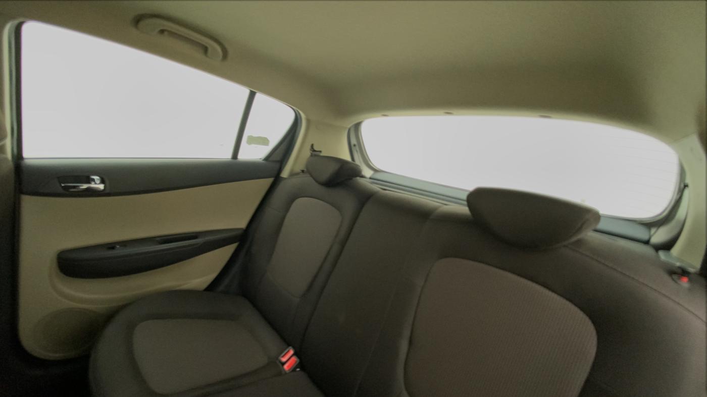 2013 Hyundai i20 SPORTZ 1.2 VTVT, Petrol, Manual, 40,768 km, Right Side Rear Door Cabin