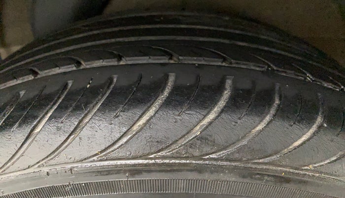 2013 Hyundai i20 SPORTZ 1.2 VTVT, Petrol, Manual, 40,768 km, Left Rear Tyre Tread