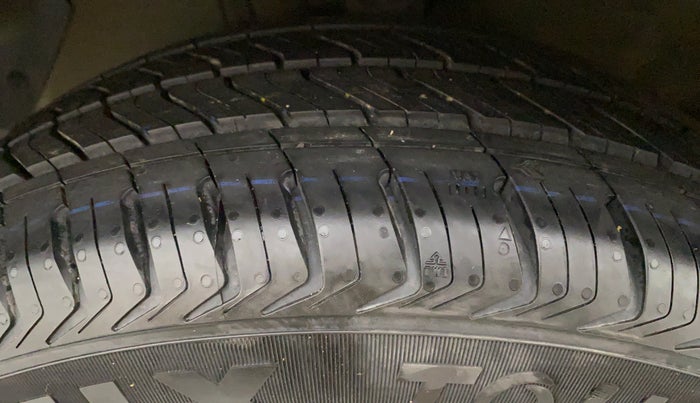 2013 Hyundai i20 SPORTZ 1.2 VTVT, Petrol, Manual, 40,768 km, Left Front Tyre Tread