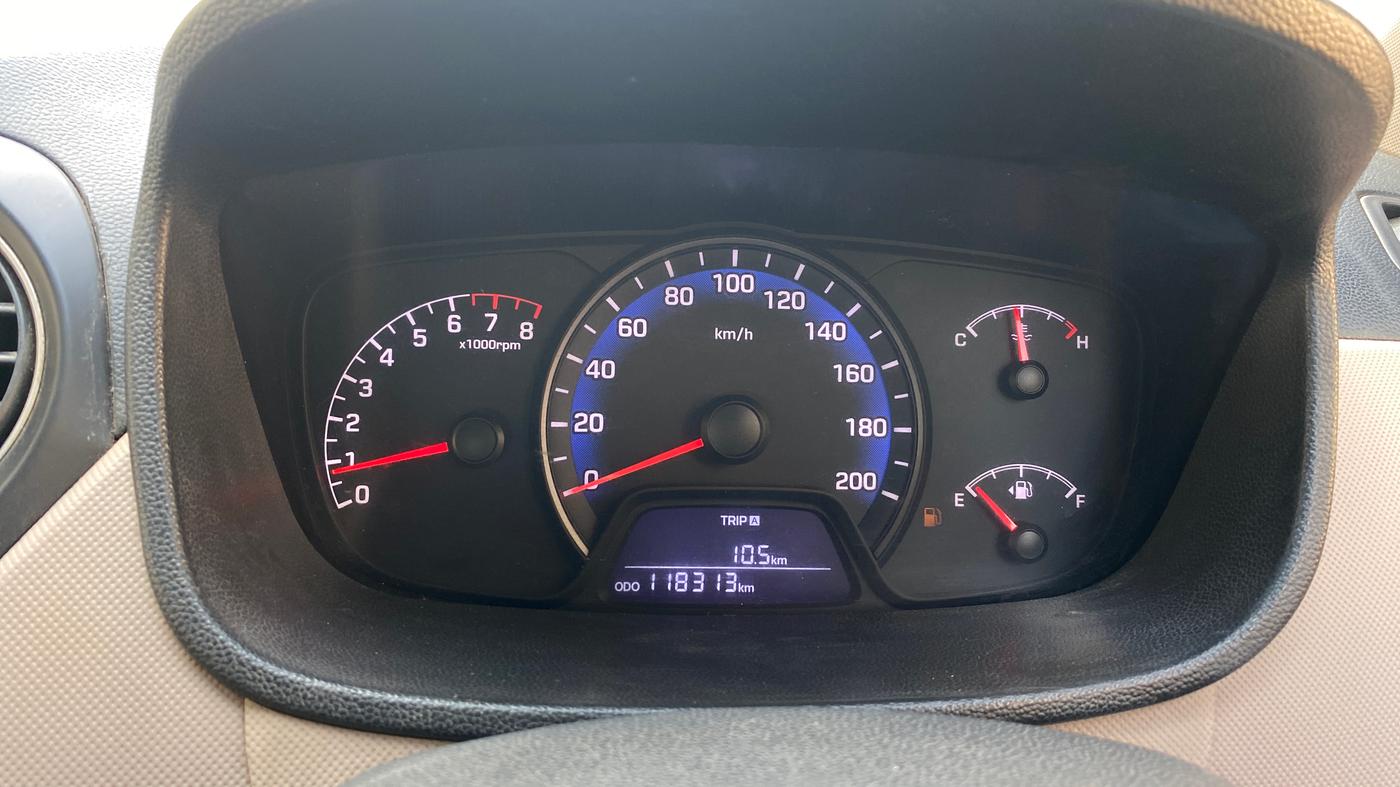2016 Hyundai Xcent SX 1.2, Petrol, Manual, 1,18,304 km, Odometer Image