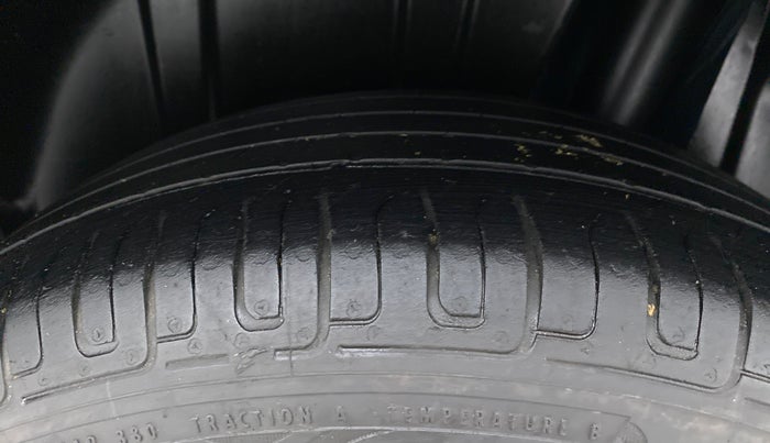 2019 Maruti XL6 ALPHA MT, Petrol, Manual, 33,240 km, Left Rear Tyre Tread