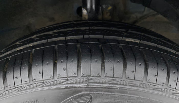 2019 Maruti XL6 ALPHA MT, Petrol, Manual, 33,240 km, Right Front Tyre Tread