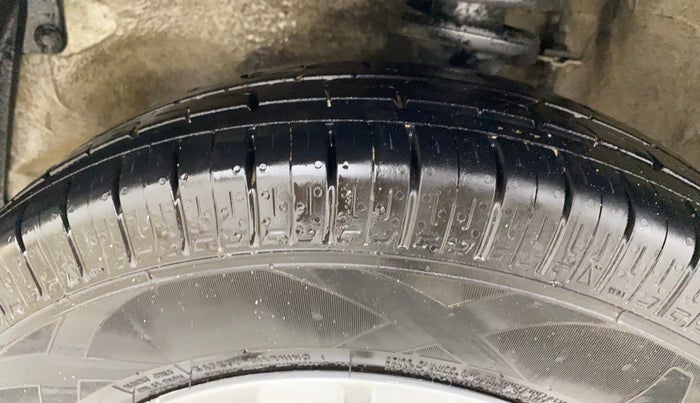 2017 Maruti Alto 800 LXI, Petrol, Manual, 98,021 km, Left Front Tyre Tread