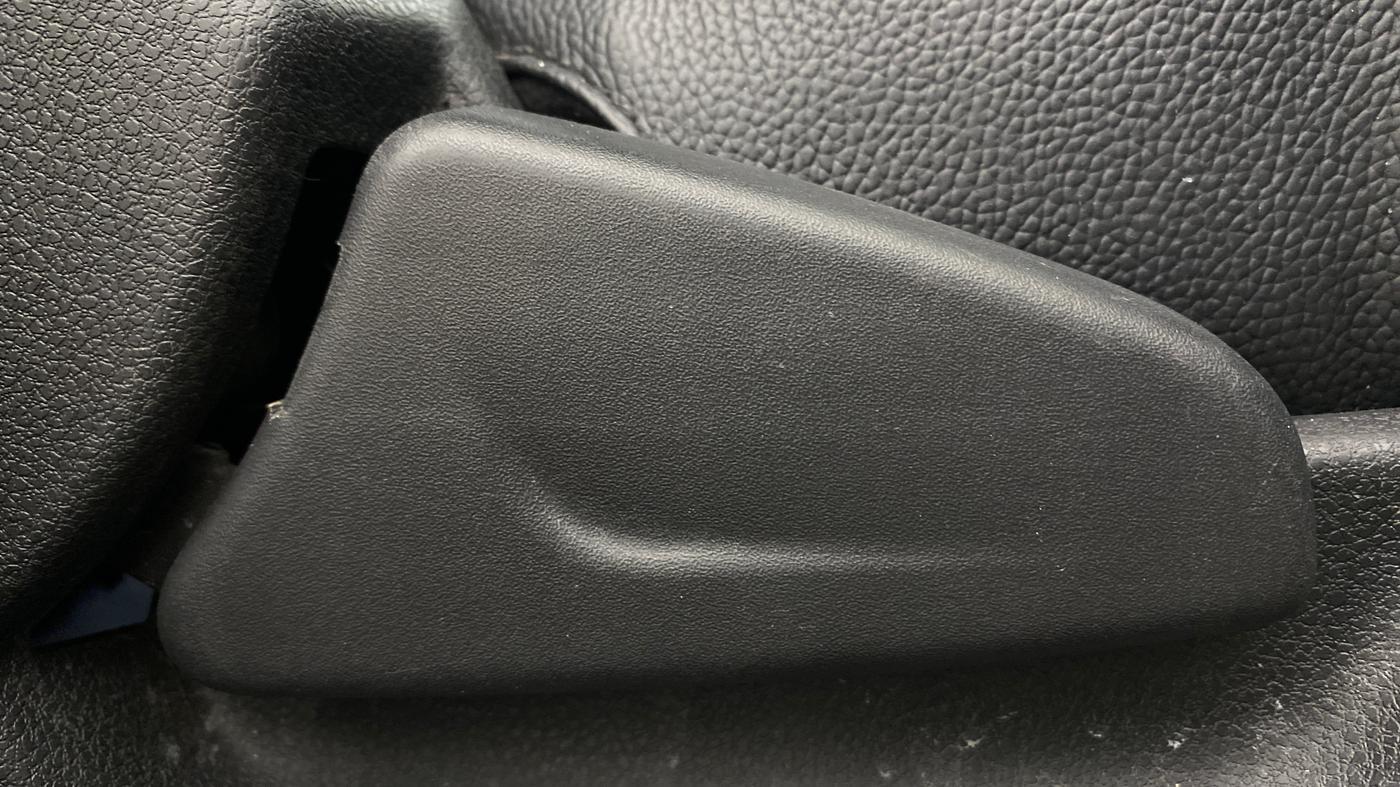 2021 Renault Kwid RXT 1.0 AMT (O), Petrol, Automatic, 36,240 km, Driver Side Adjustment Panel