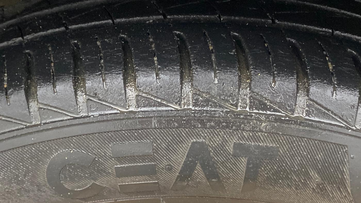 2021 Renault Kwid RXT 1.0 AMT (O), Petrol, Automatic, 36,240 km, Right Rear Tyre Tread