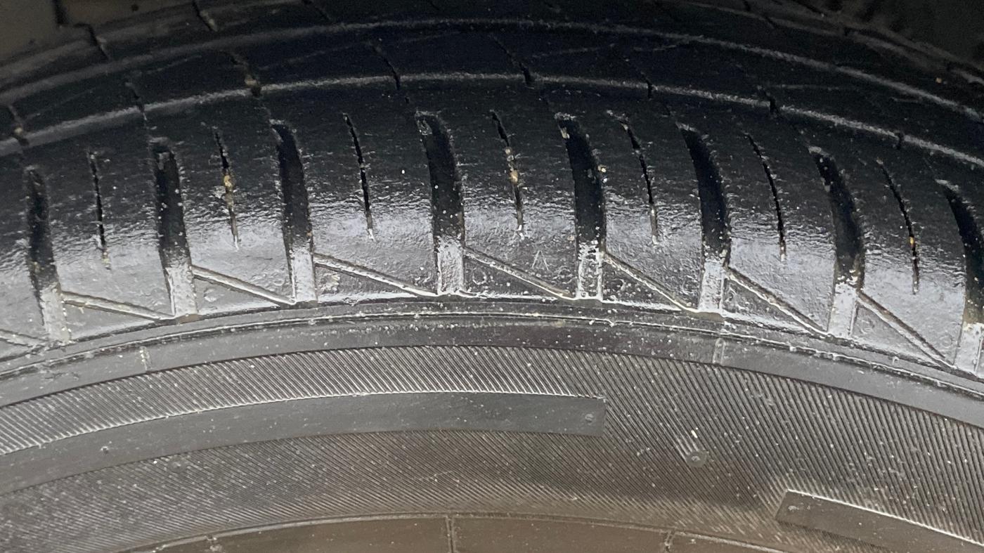 2021 Renault Kwid RXT 1.0 AMT (O), Petrol, Automatic, 36,240 km, Left Front Tyre Tread