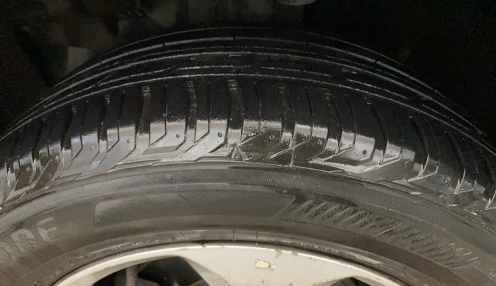2020 Jeep Compass LONGITUDE PLUS 1.4 PETROL AT, Petrol, Automatic, 68,732 km, Left Front Tyre Tread