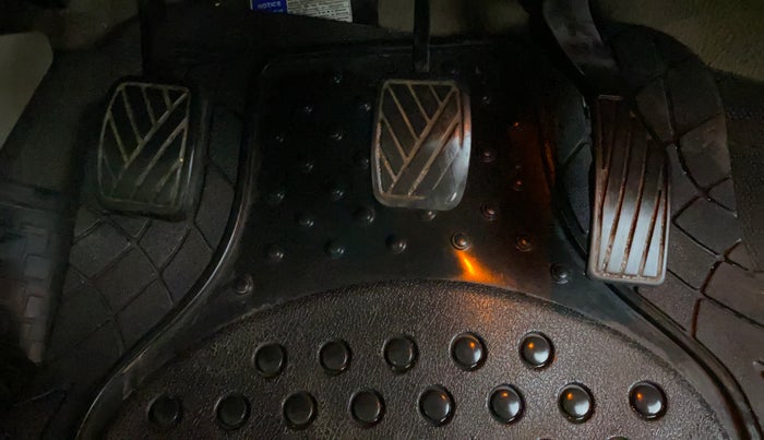 2014 Maruti Ciaz ZDI, Diesel, Manual, 71,574 km, Pedals