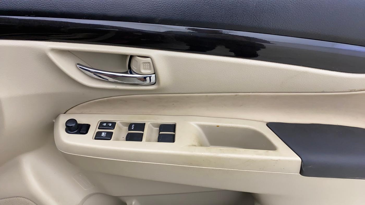 2014 Maruti Ciaz ZDI, Diesel, Manual, 71,581 km, Driver Side Door Panels Control