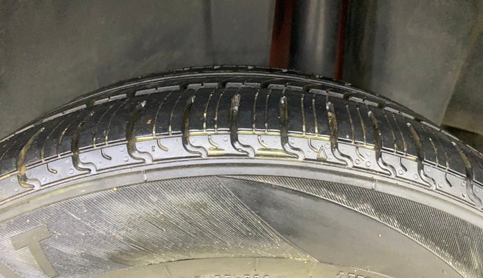 2014 Maruti Ciaz ZDI, Diesel, Manual, 71,574 km, Left Rear Tyre Tread