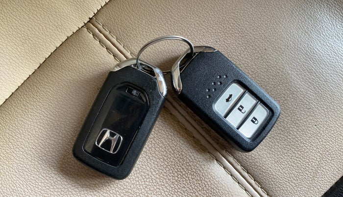 2019 Honda Amaze 1.2 V MT I-VTEC, Petrol, Manual, 74,996 km, Key Close Up