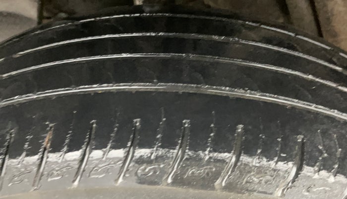 2015 Renault Duster RXL PETROL, Petrol, Manual, 51,751 km, Right Rear Tyre Tread