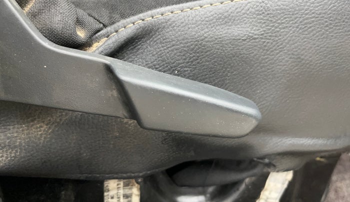 2015 Renault Duster RXL PETROL, Petrol, Manual, 51,751 km, Driver Side Adjustment Panel