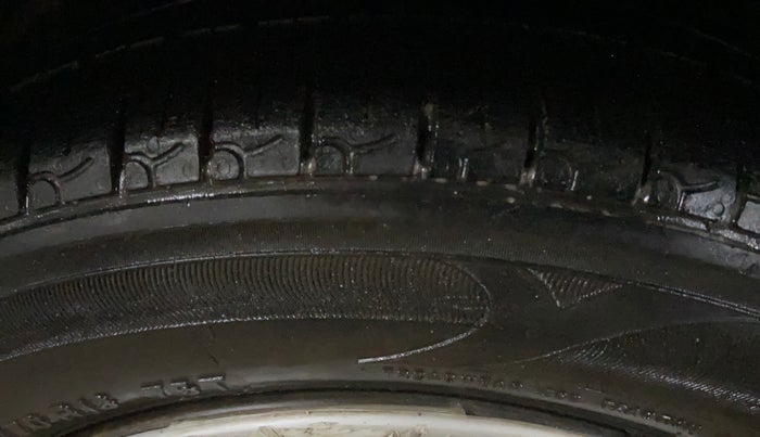 2017 Hyundai Eon ERA + SE, Petrol, Manual, 1,32,347 km, Right Rear Tyre Tread