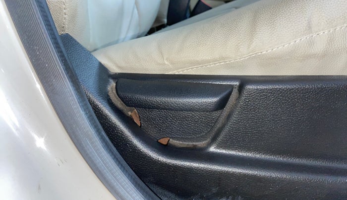 2017 Hyundai Eon ERA + SE, Petrol, Manual, 1,32,347 km, Driver Side Adjustment Panel