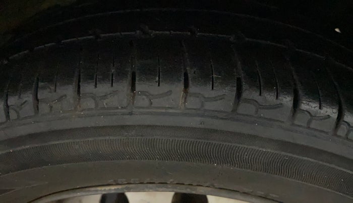 2017 Hyundai Eon ERA + SE, Petrol, Manual, 1,32,347 km, Left Rear Tyre Tread