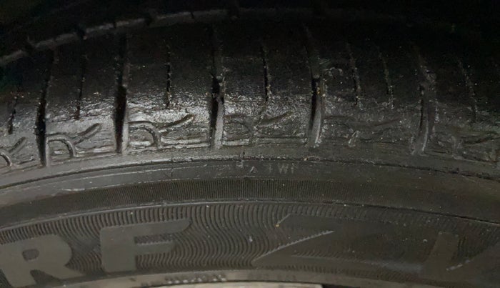 2017 Hyundai Eon ERA + SE, Petrol, Manual, 1,32,347 km, Left Front Tyre Tread