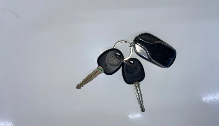 2017 Hyundai Eon ERA + SE, Petrol, Manual, 1,32,347 km, Key Close Up