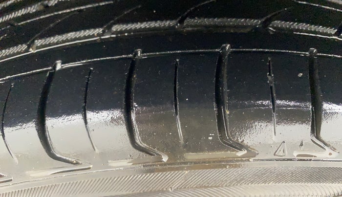 2017 Maruti Ciaz SIGMA 1.4 MT PETROL, Petrol, Manual, 90,850 km, Left Front Tyre Tread