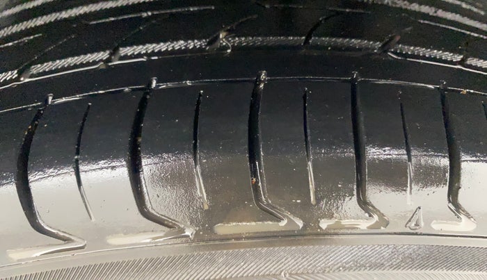 2017 Maruti Ciaz SIGMA 1.4 MT PETROL, Petrol, Manual, 90,850 km, Left Rear Tyre Tread