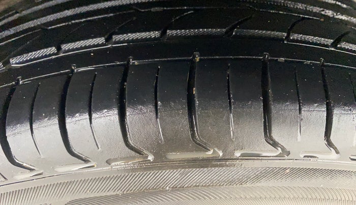 2017 Maruti Ciaz SIGMA 1.4 MT PETROL, Petrol, Manual, 90,850 km, Right Rear Tyre Tread