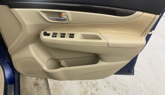 2017 Maruti Ciaz SIGMA 1.4 MT PETROL, Petrol, Manual, 90,850 km, Driver Side Door Panels Control