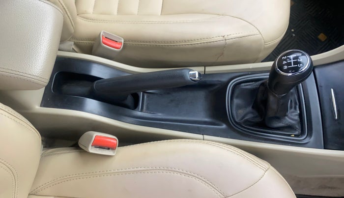 2017 Maruti Ciaz SIGMA 1.4 MT PETROL, Petrol, Manual, 90,850 km, Gear Lever