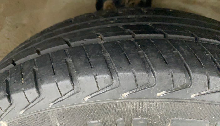 2012 Maruti A Star VXI, Petrol, Manual, 74,154 km, Right Front Tyre Tread
