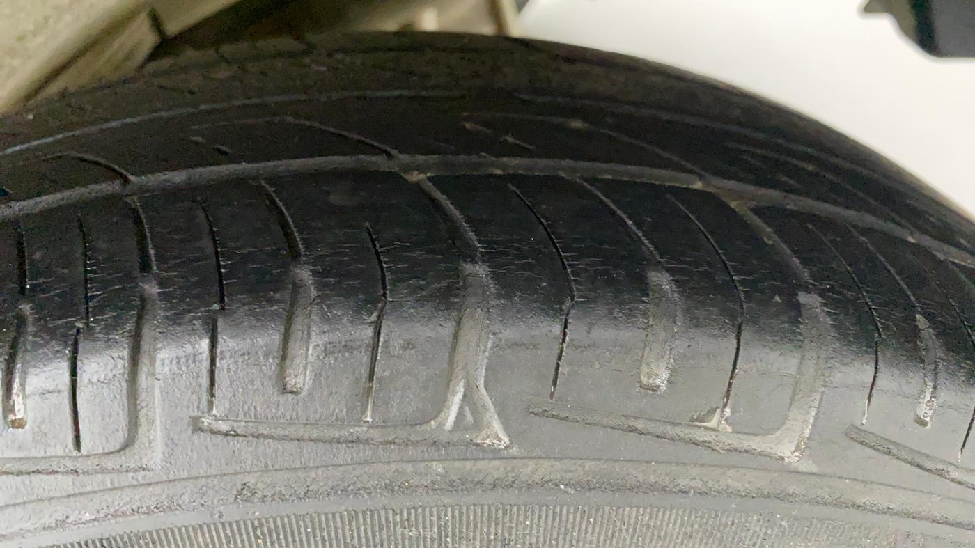 2012 Maruti A Star VXI, Petrol, Manual, 74,154 km, Left Rear Tyre Tread
