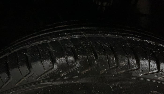 2017 Renault Kwid CLIMBER 1.0 AMT, Petrol, Automatic, 41,612 km, Right Front Tyre Tread