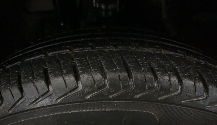 2017 Renault Kwid CLIMBER 1.0 AMT, Petrol, Automatic, 41,612 km, Left Front Tyre Tread