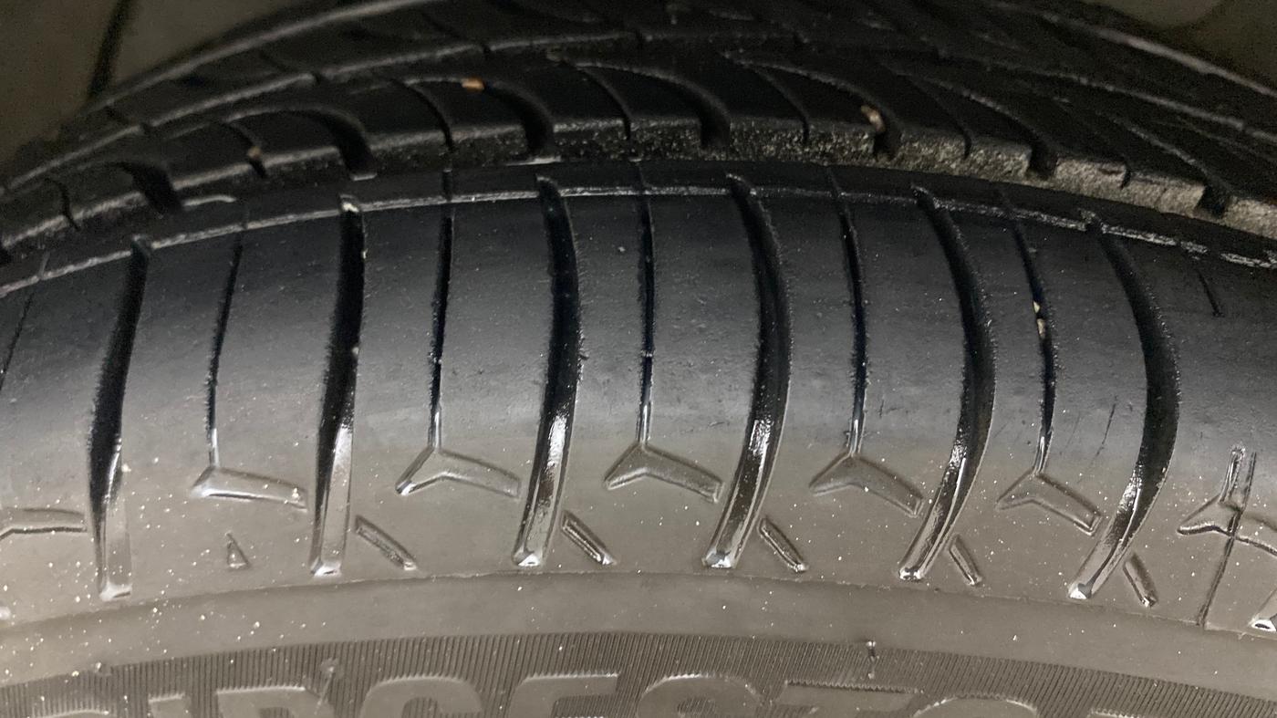 2020 Tata TIGOR XM PETROL, Petrol, Manual, 1,31,048 km, Left Front Tyre Tread