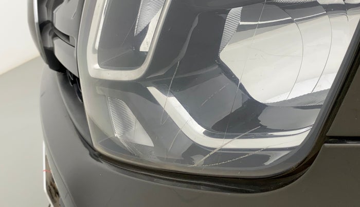 2017 Renault Duster 85 PS RXS MT DIESEL, Diesel, Manual, 1,06,068 km, Left headlight - Minor scratches