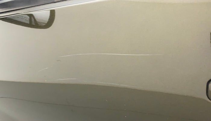 2017 Renault Duster 85 PS RXS MT DIESEL, Diesel, Manual, 1,06,068 km, Front passenger door - Minor scratches