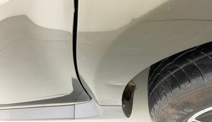 2017 Renault Duster 85 PS RXS MT DIESEL, Diesel, Manual, 1,06,068 km, Left quarter panel - Slightly dented