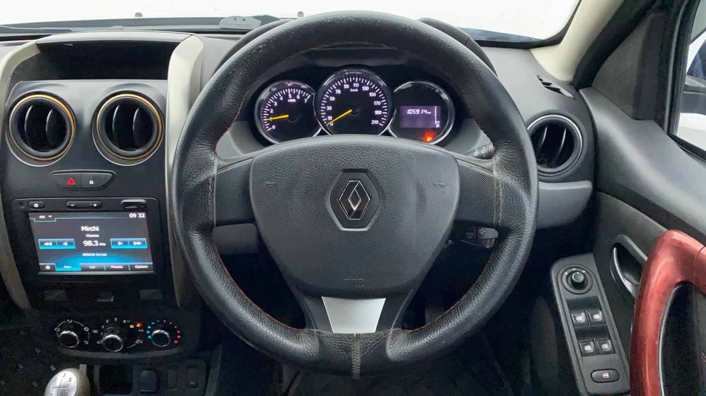 2017 Renault Duster 85 PS RXS MT DIESEL, Diesel, Manual, 1,06,068 km, Steering Wheel Close Up