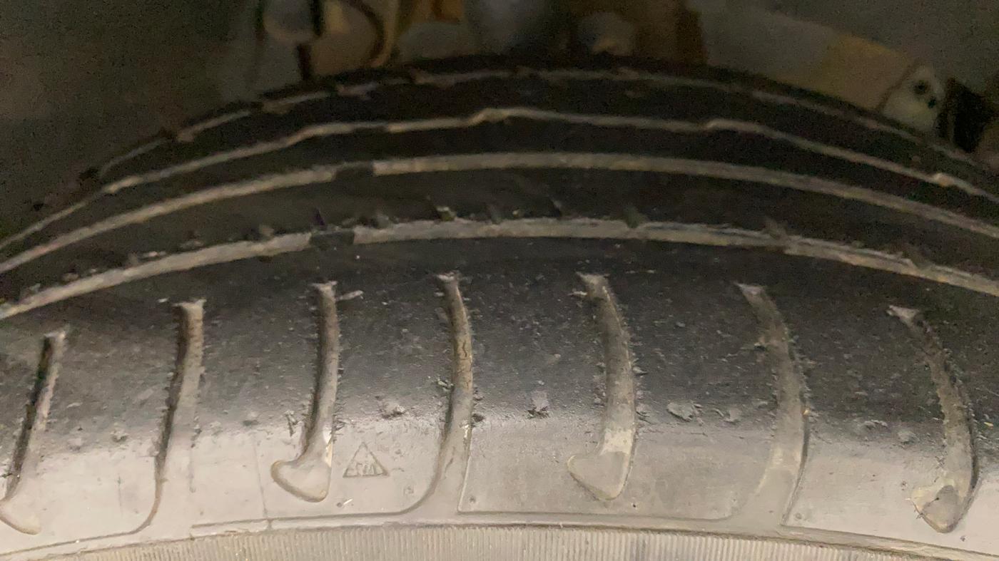 2017 Renault Duster 85 PS RXS MT DIESEL, Diesel, Manual, 1,06,068 km, Right Front Tyre Tread