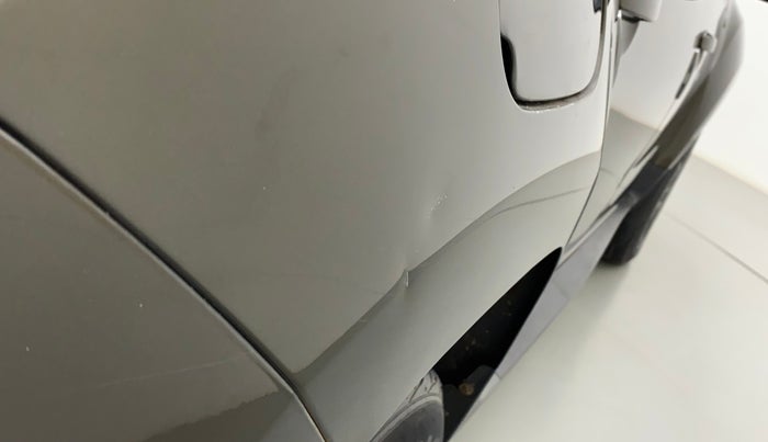 2017 Renault Duster 85 PS RXS MT DIESEL, Diesel, Manual, 1,06,068 km, Right quarter panel - Slightly dented