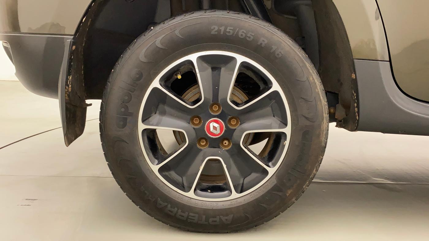 2017 Renault Duster 85 PS RXS MT DIESEL, Diesel, Manual, 1,06,068 km, Right Rear Wheel