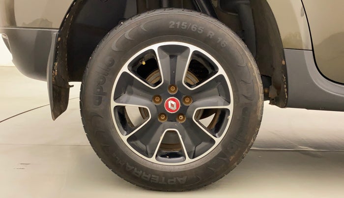 2017 Renault Duster 85 PS RXS MT DIESEL, Diesel, Manual, 1,06,068 km, Right Rear Wheel