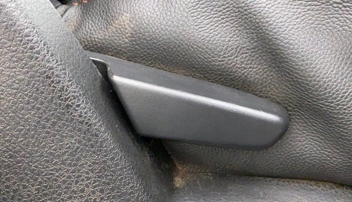2017 Renault Duster 85 PS RXS MT DIESEL, Diesel, Manual, 1,06,068 km, Driver Side Adjustment Panel