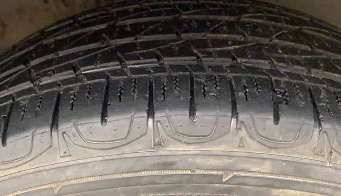 2018 Jeep Compass LIMITED 1.4 PETROL AT, Petrol, Automatic, 29,393 km, Right Front Tyre Tread
