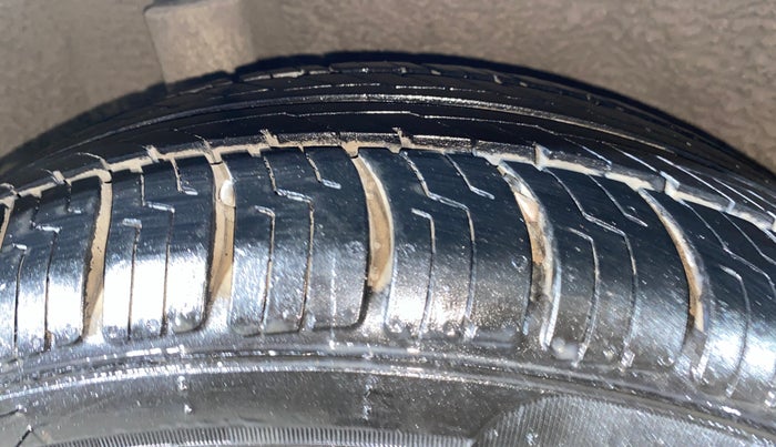 2015 Honda Amaze 1.2L I-VTEC S, Petrol, Manual, 44,824 km, Right Rear Tyre Tread