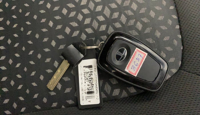 2019 Tata NEXON XZA PLUS PETROL DUAL TONE, Petrol, Automatic, 48,391 km, Key Close Up