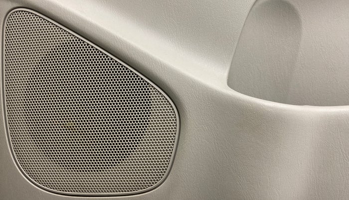 2014 Toyota Innova 2.5 GX 8 STR BS IV, Diesel, Manual, 70,258 km, Speaker