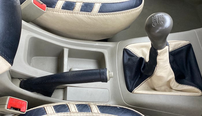 2014 Toyota Innova 2.5 GX 8 STR BS IV, Diesel, Manual, 70,258 km, Gear Lever