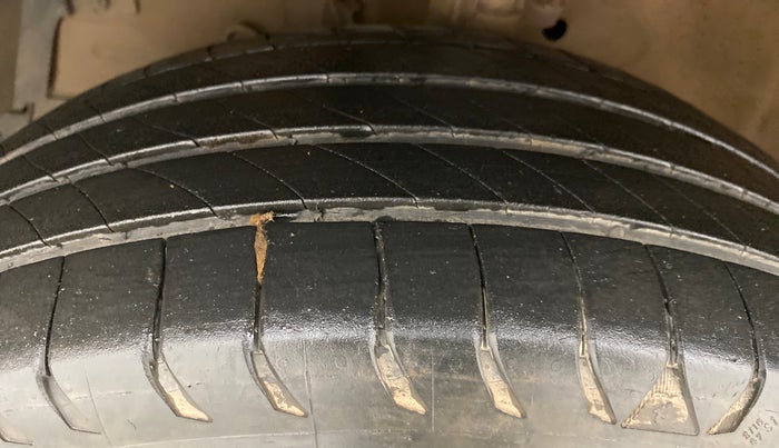 2016 Maruti Swift Dzire ZDI AMT, Diesel, Automatic, 96,344 km, Left Front Tyre Tread