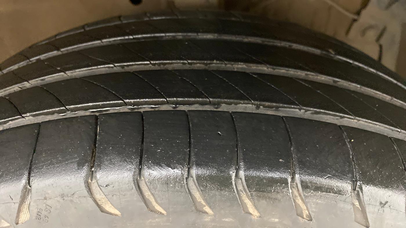 2016 Maruti Swift Dzire ZDI AMT, Diesel, Automatic, 96,344 km, Right Front Tyre Tread